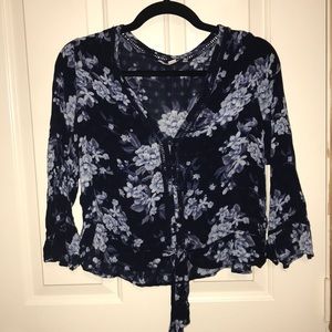 3/4 sleeve navy AE crop top